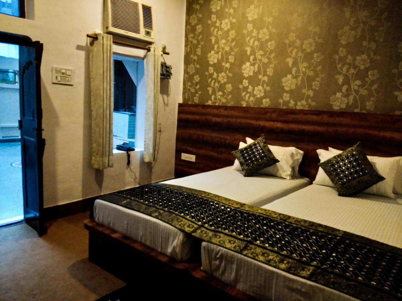 Dwivedi Hotels Hotel Elena Varanasi Esterno foto