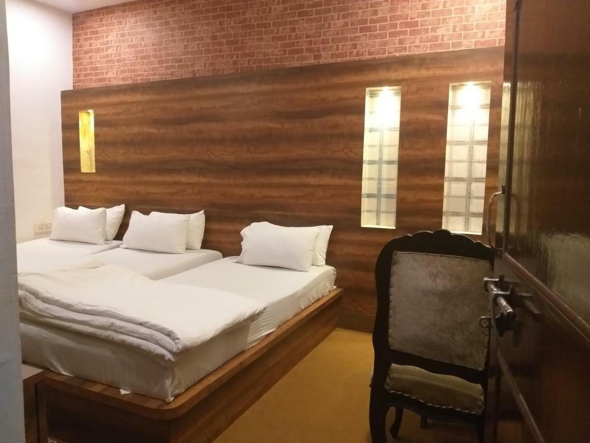 Dwivedi Hotels Hotel Elena Varanasi Esterno foto